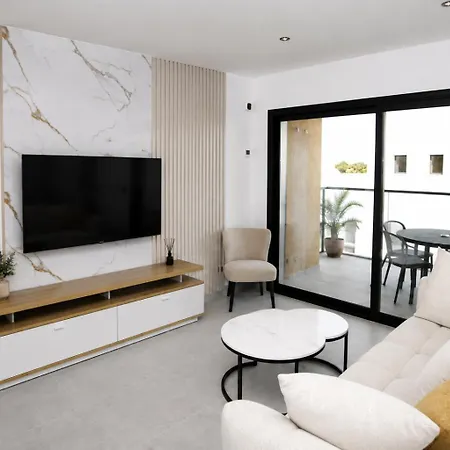Stylish 2br 2ba Parking & Ev Point Appartement