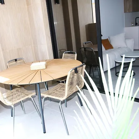 Stylish 2br 2ba Parking & Ev Point